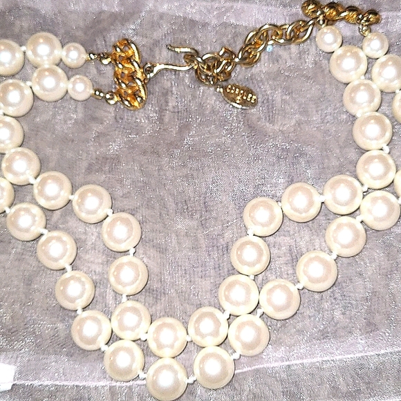 Carolee Jewelry - VTG Carolee Pearl & golden chain link necklace
